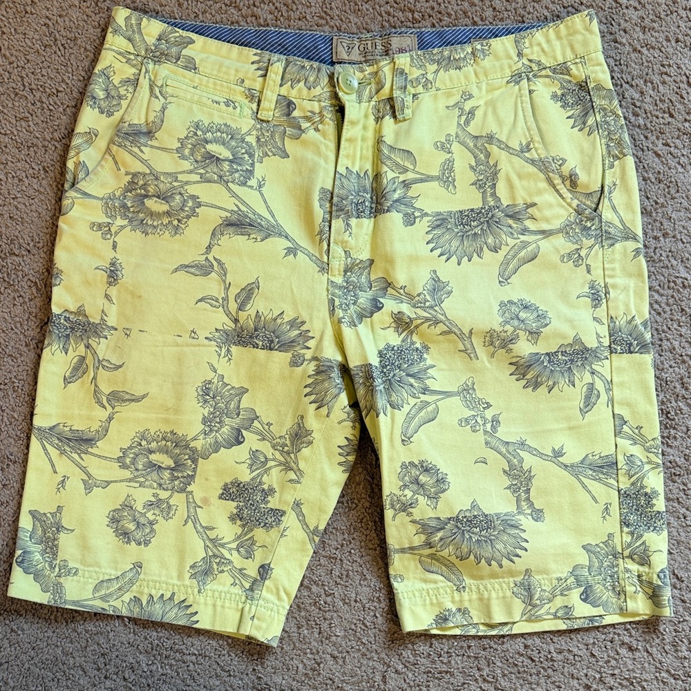 GUESS Men's Yellow Floral Flat Front Shorts